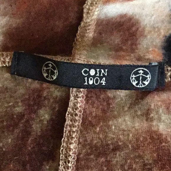 Coin 1904 Hooded Vest - Picture 2 of 2